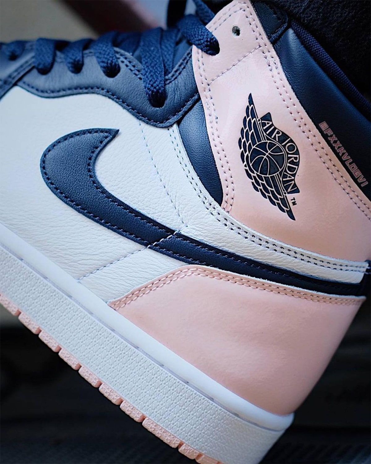 Blue pink white discount jordans