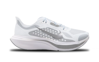 Men's Nike Pegasus Plus 2 "White/Reflective Silver" (SKU: IM2541-100). Photo via Athletic Annex.