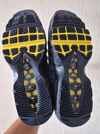eric koston nike sb air max 95 obsidian speed yellow hq8492 400 7