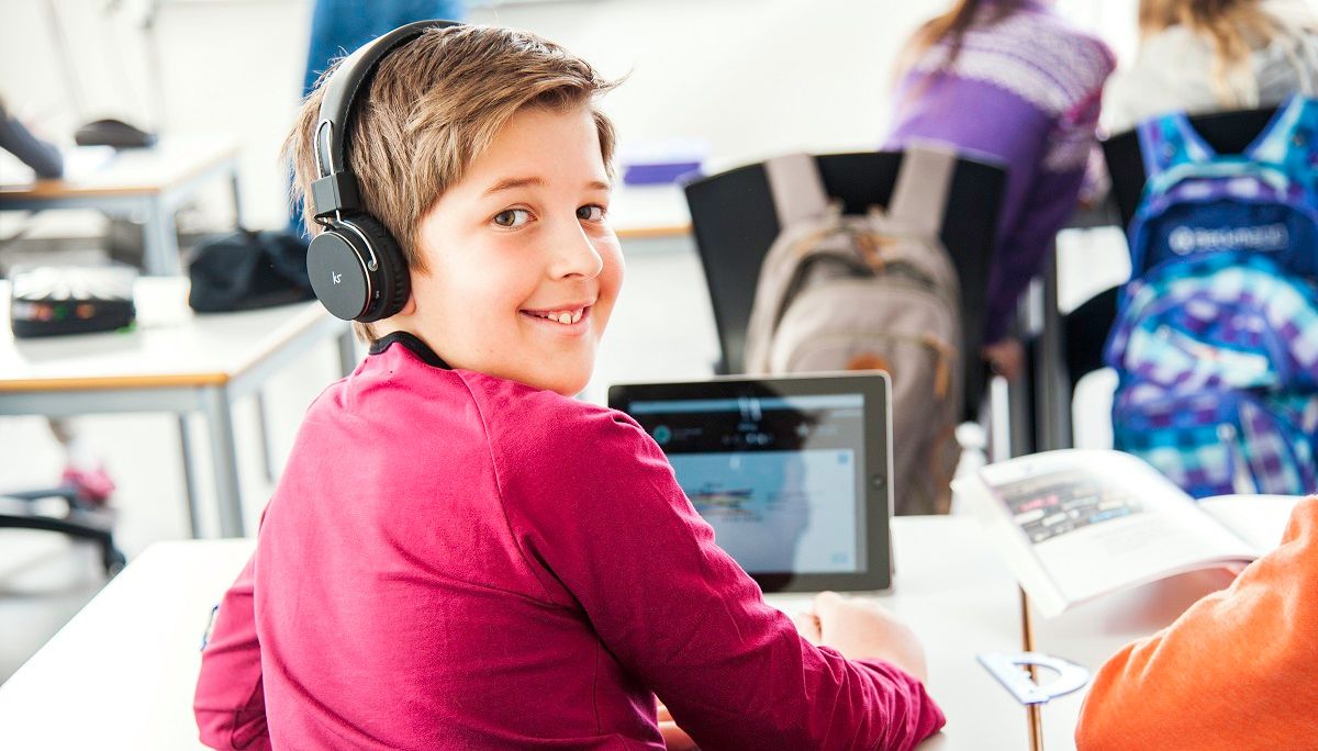 Elev som bruker Explore Smart Øving