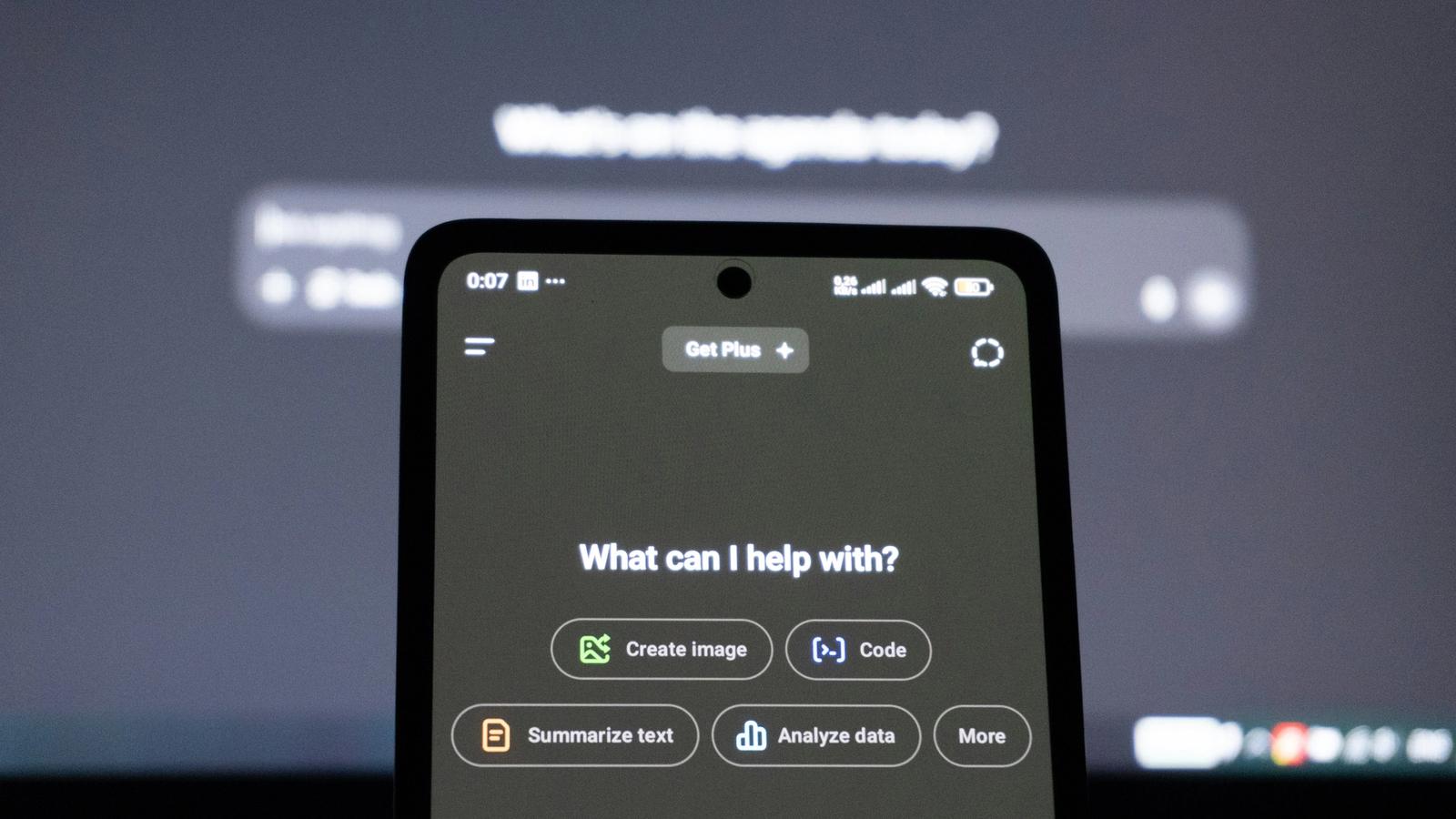 Agente vocale AI vs assistente telefonico base: la differenza strutturale tra rispondere ed eseguire
