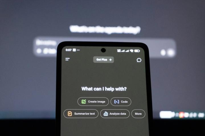 Agente vocale AI vs assistente telefonico base: la differenza strutturale tra rispondere ed eseguire