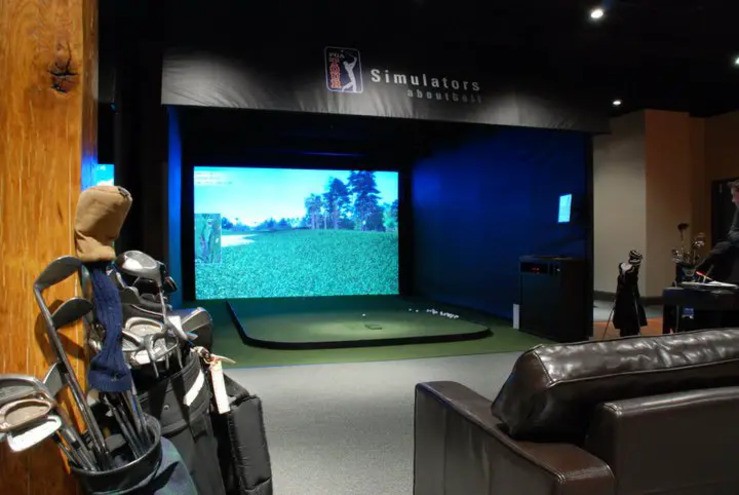 Play 18 Chicago indoor golfing venue