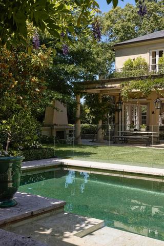 RebeccaClarke_Portsea099-9.jpg