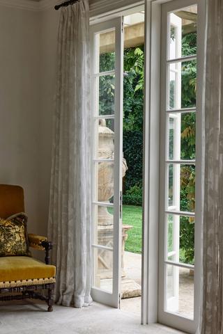 RebeccaClarke_Portsea099-7.jpg