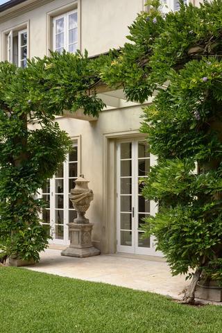 RebeccaClarke_Portsea099-8.jpg