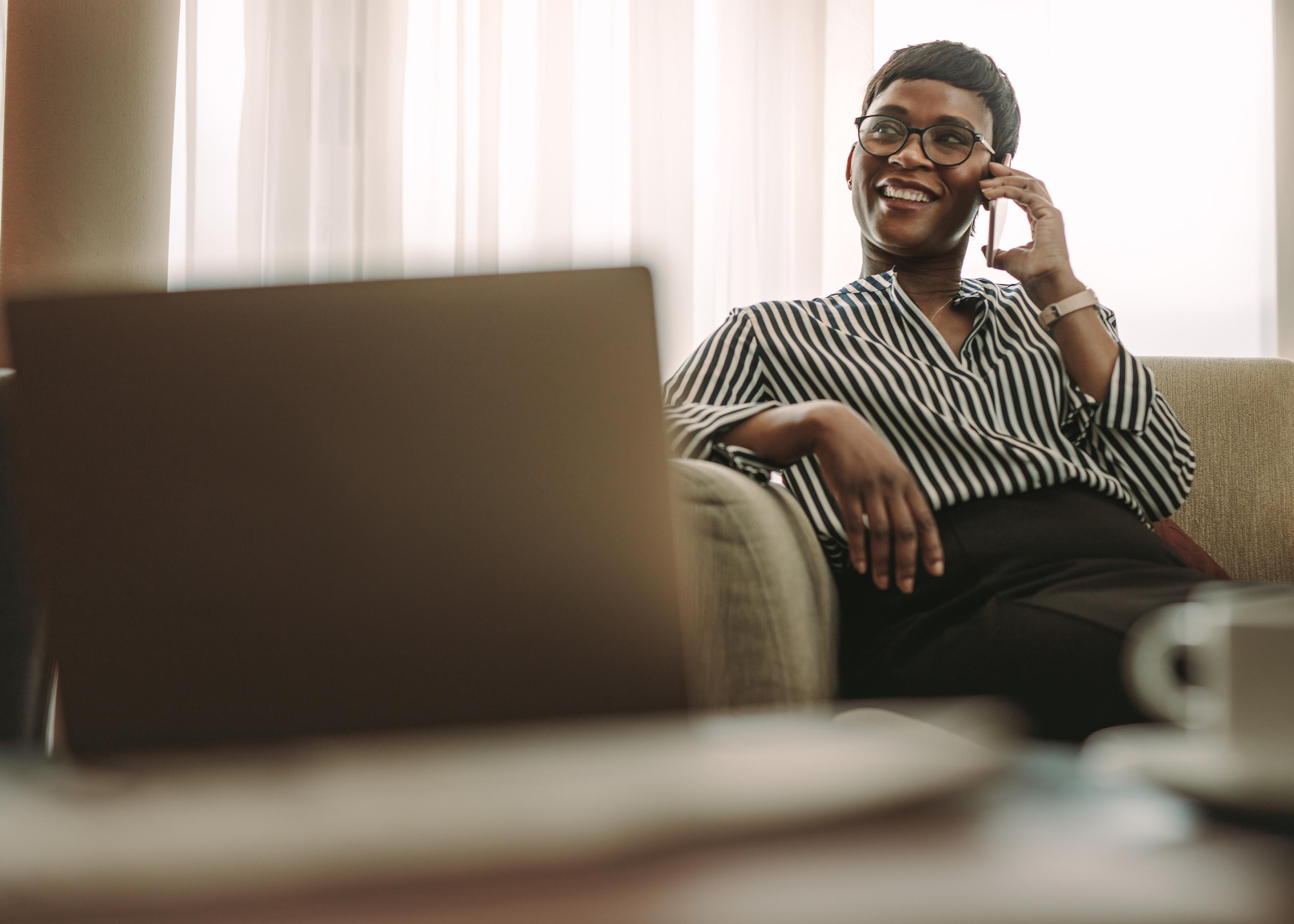 A happy business leader catching up her friend because Oracle integration saved her time.