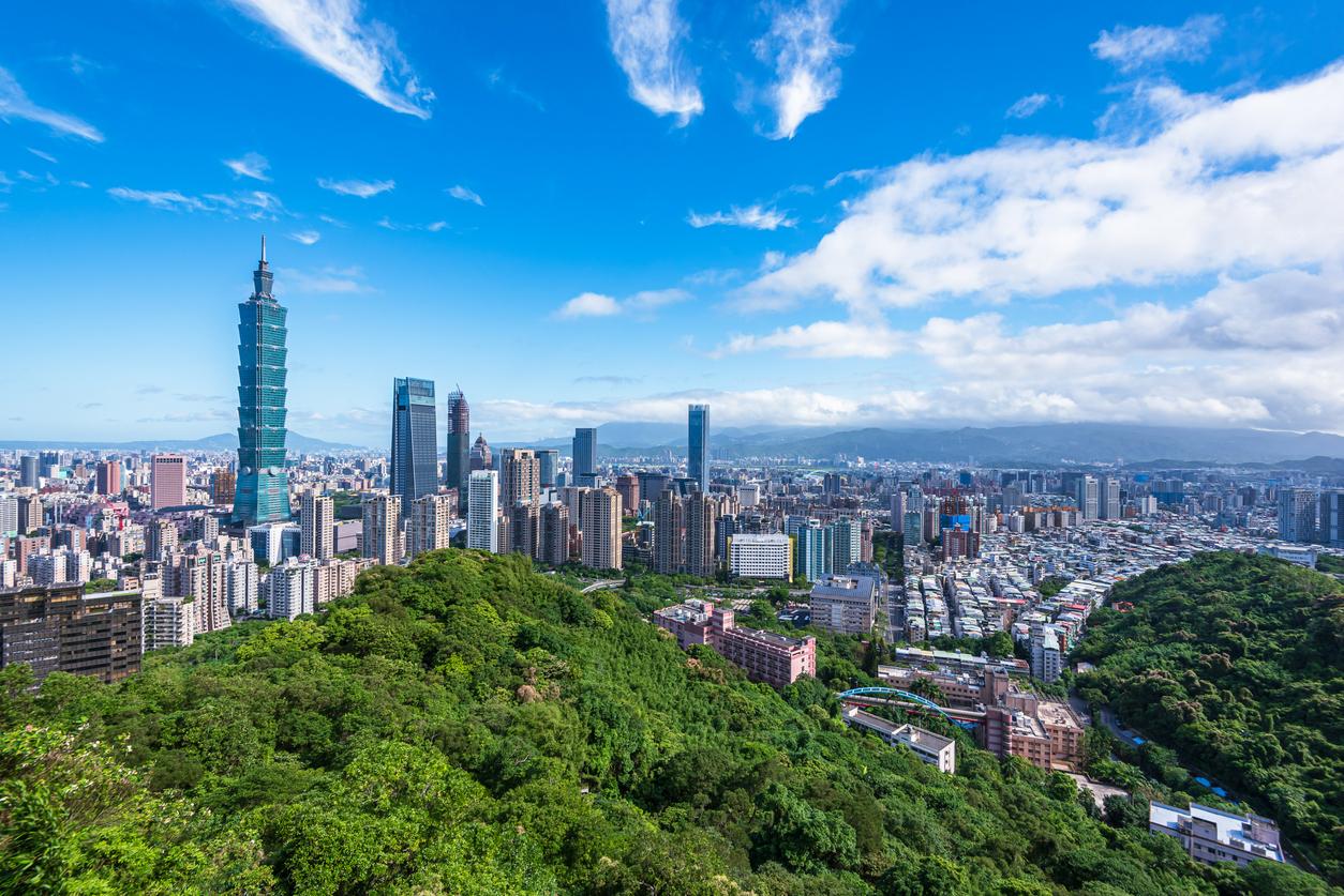 View of Taipei’s skyline and Taipei Tower from Elephant Mountain, Taiwan