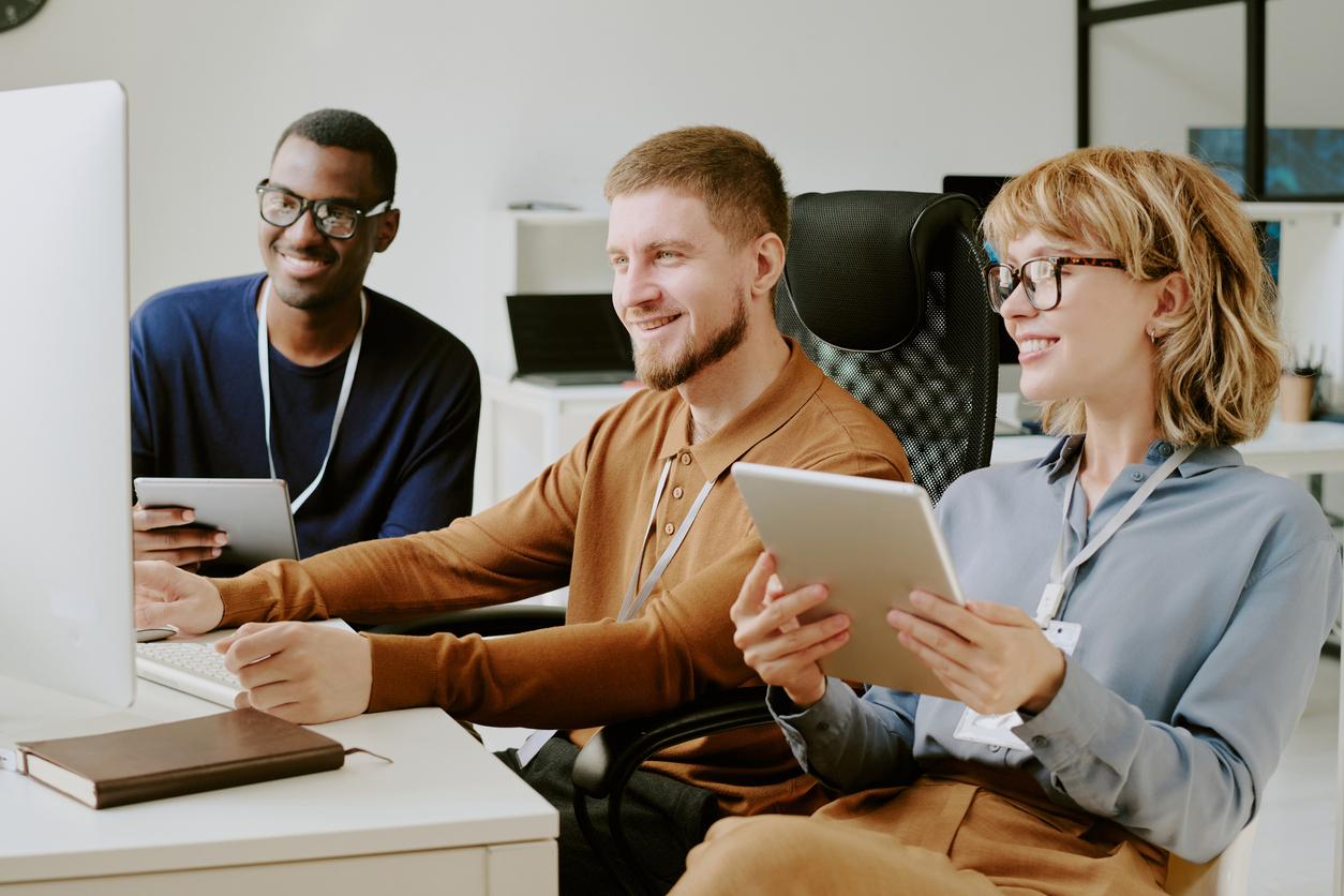 Global HR team researching how to outsource business intelligence analysts