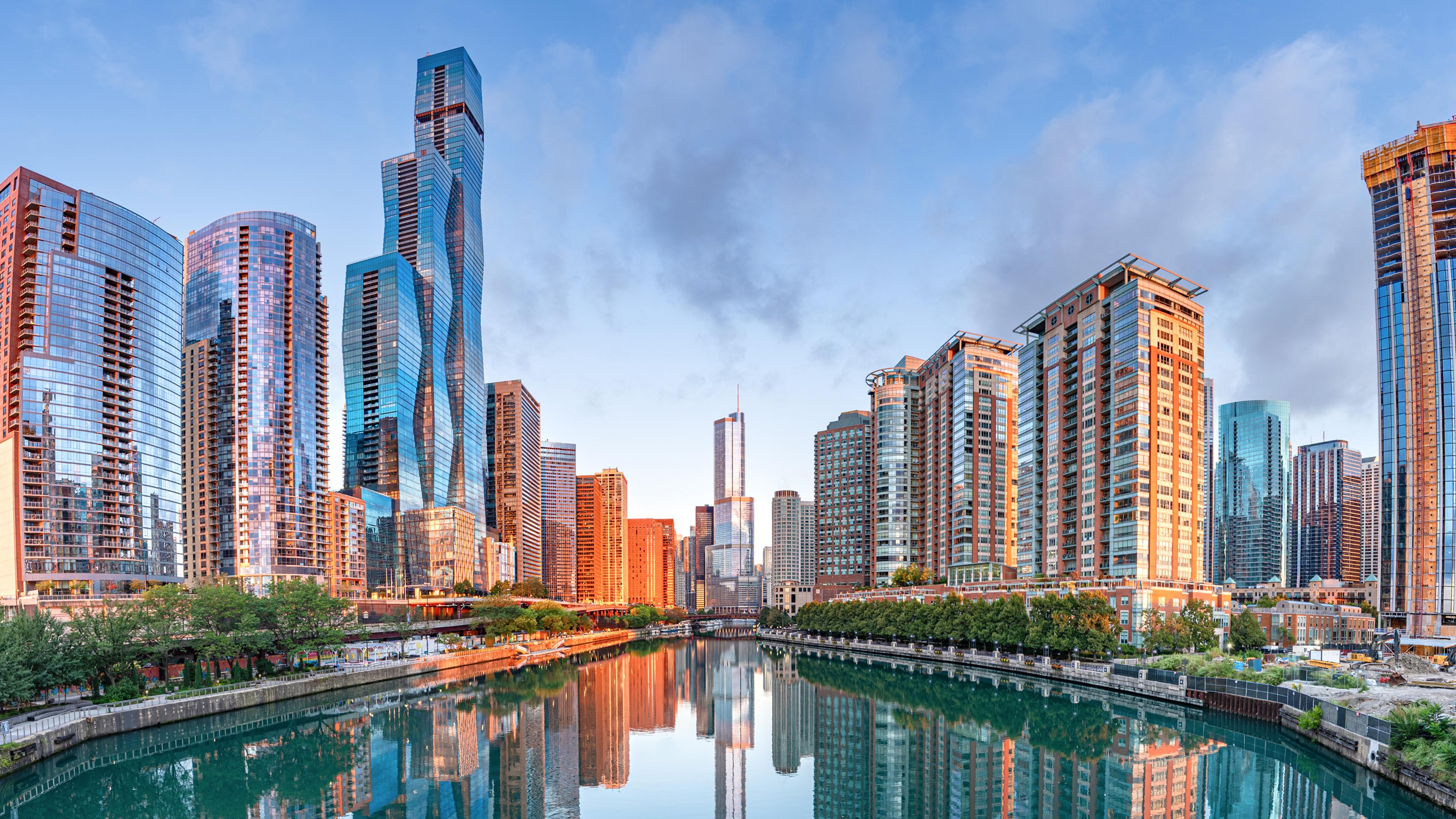 Image of river and high-rise buildings in Chicago