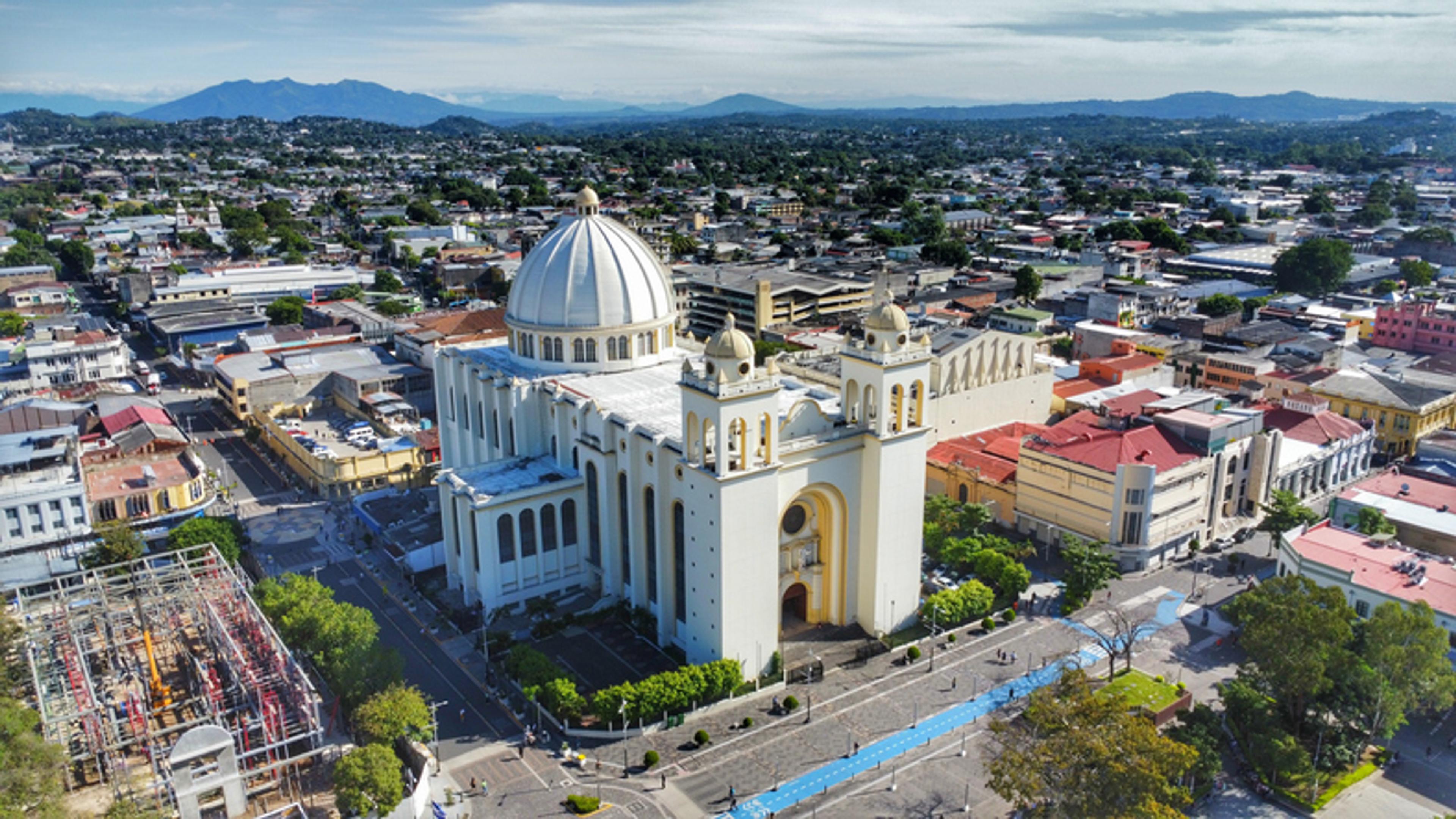 Hire in El Salvador: Global Employer’s Guide to Hiring Salvadoran Talent