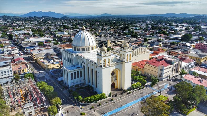 Hire in El Salvador: Global Employer’s Guide to Hiring Salvadoran Talent