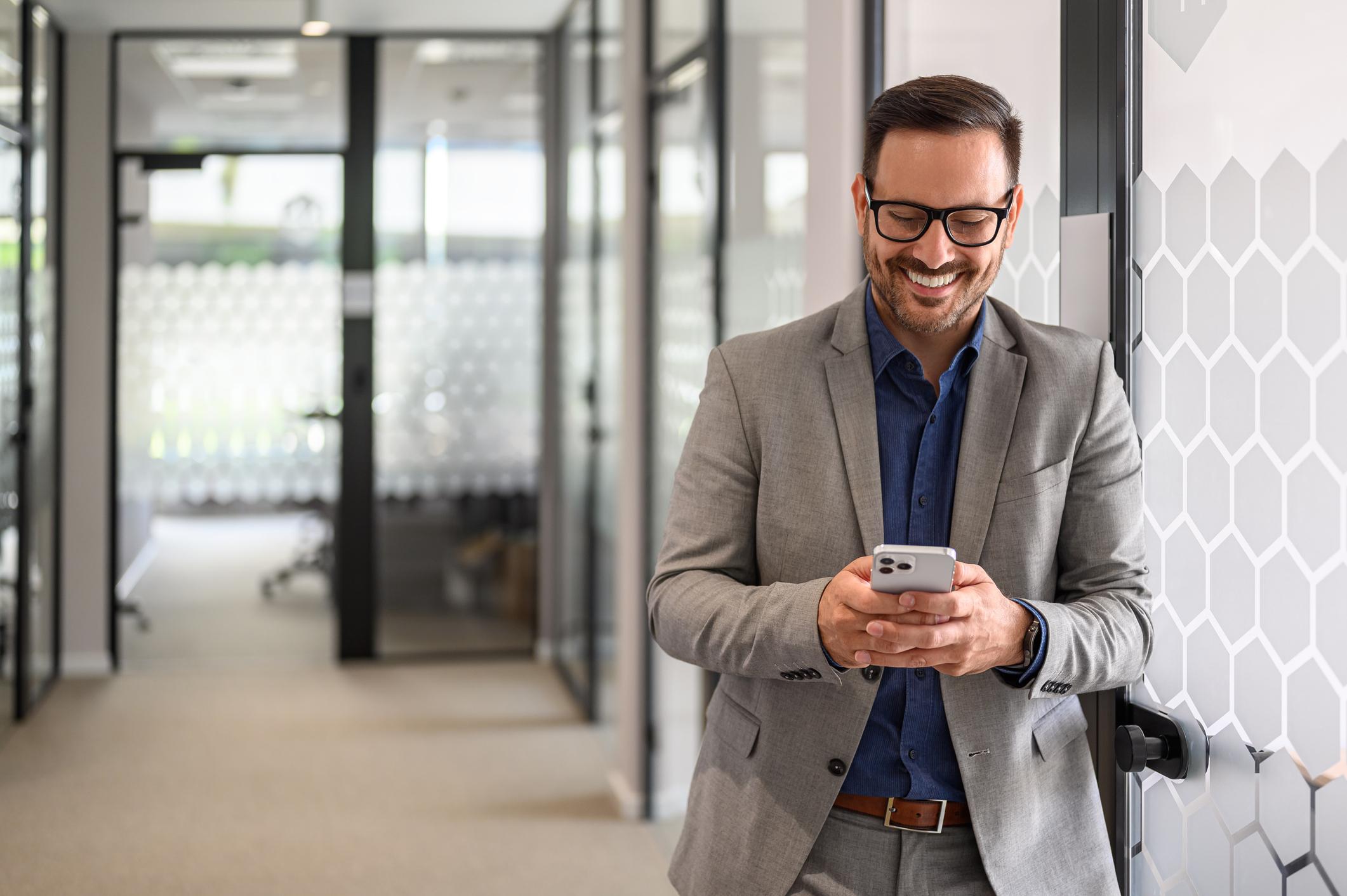 CHRO thinking about using an EOR vs. a payroll provider