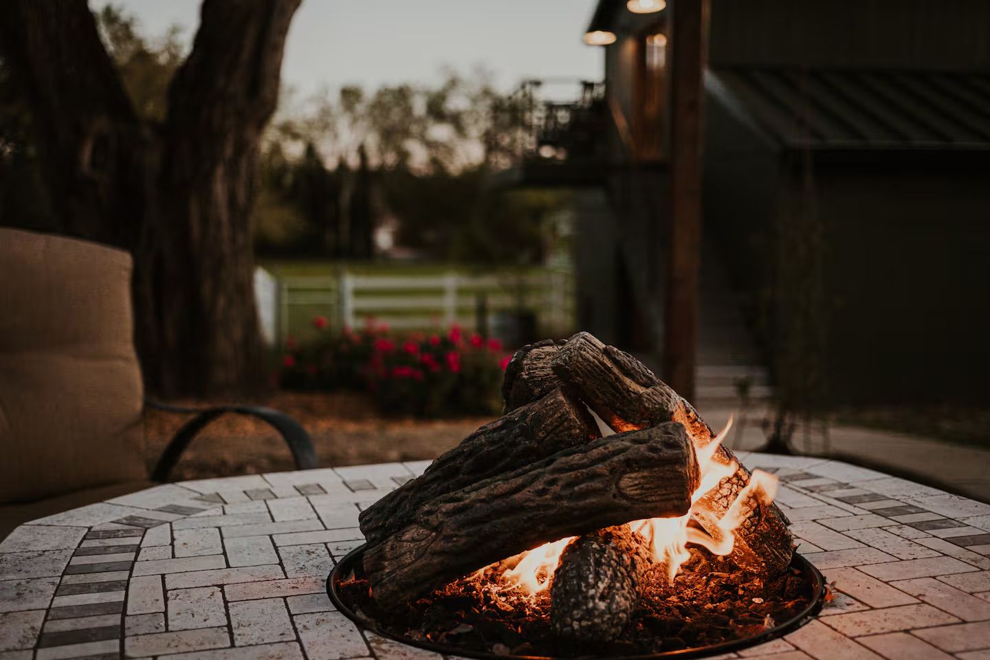 Outdoor fireplace