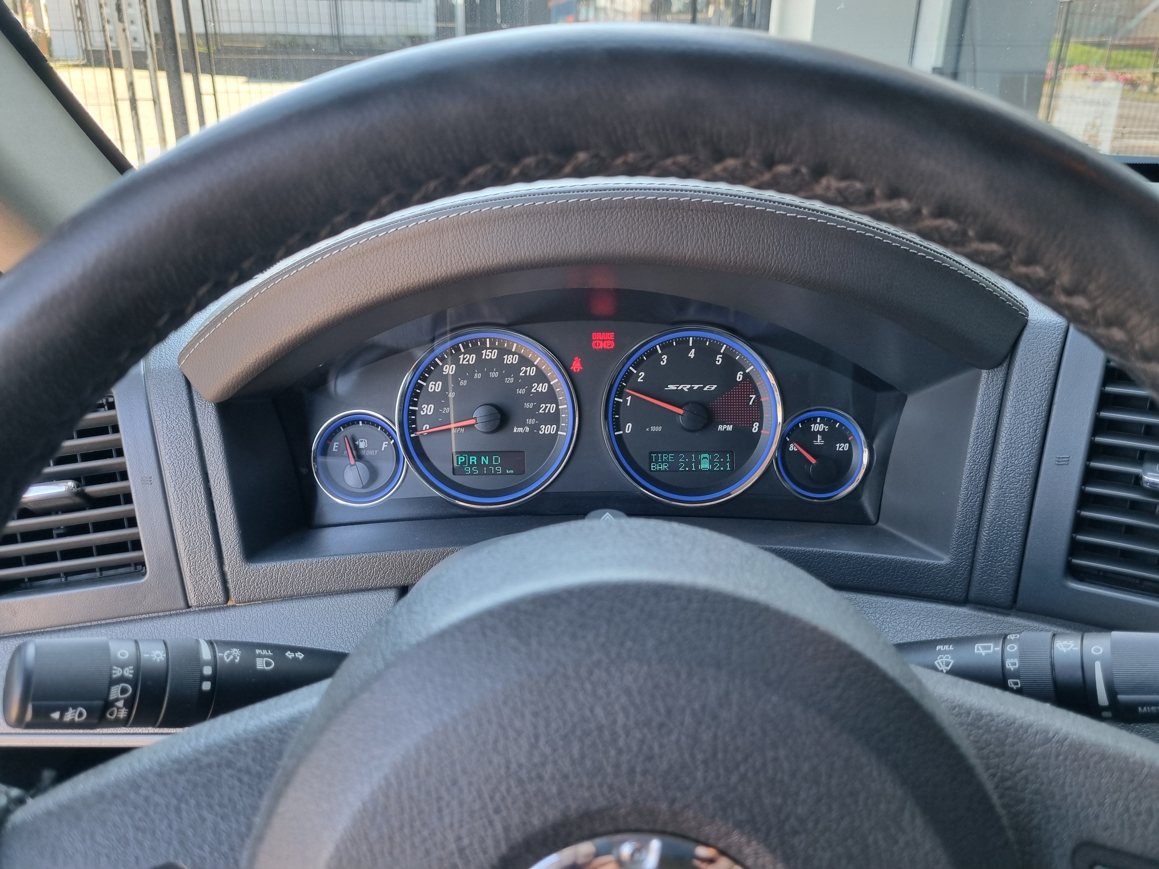 JEEP GRAND CHEROKEE SRT 8 - Imagem 12