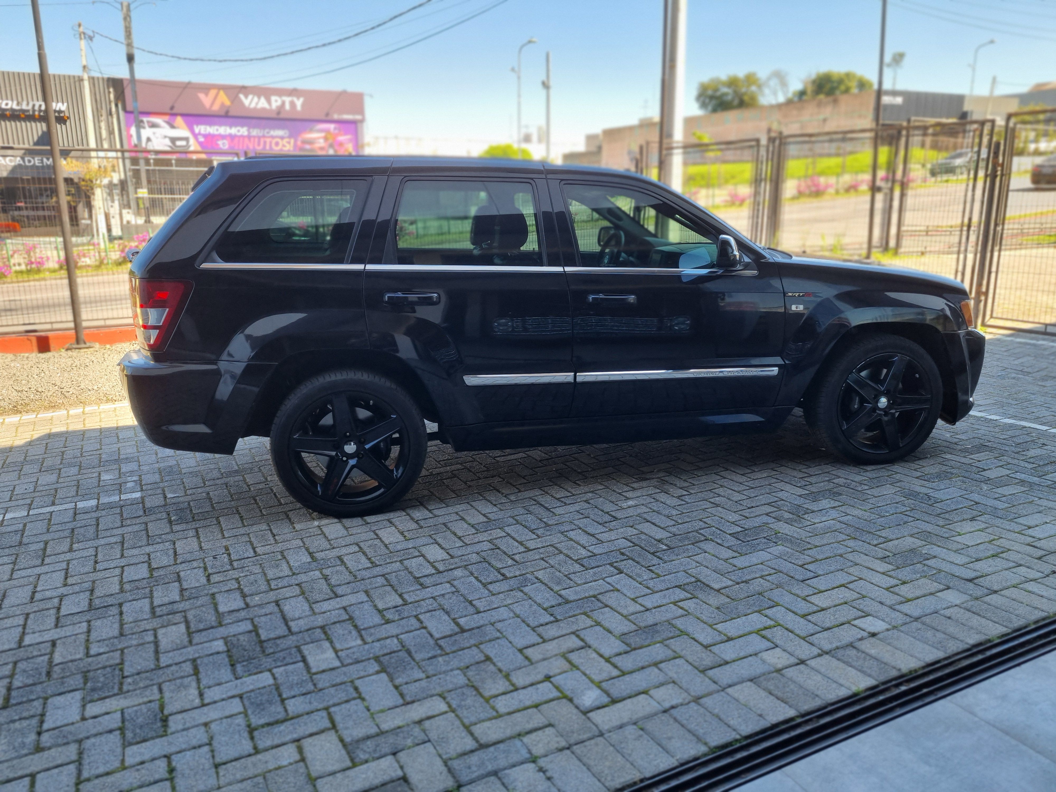 JEEP GRAND CHEROKEE SRT 8 - Imagem 2