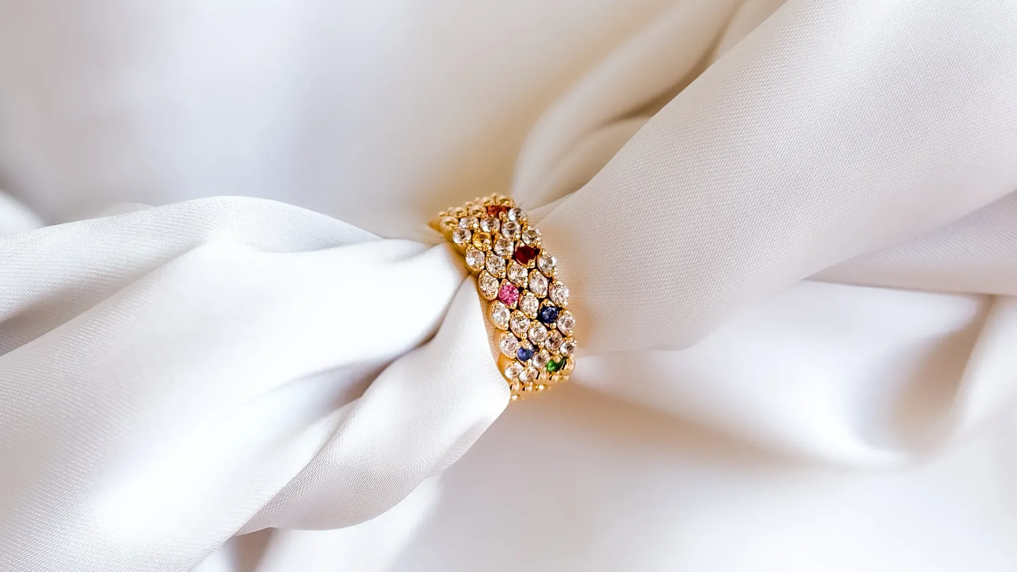 Anniversary Ring in 18K Gold and Sapphires