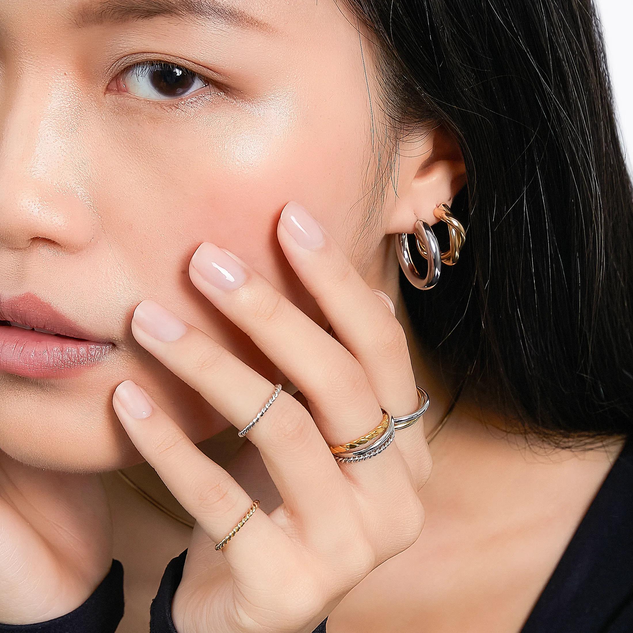 A Complete Guide to Hypoallergenic Jewelry