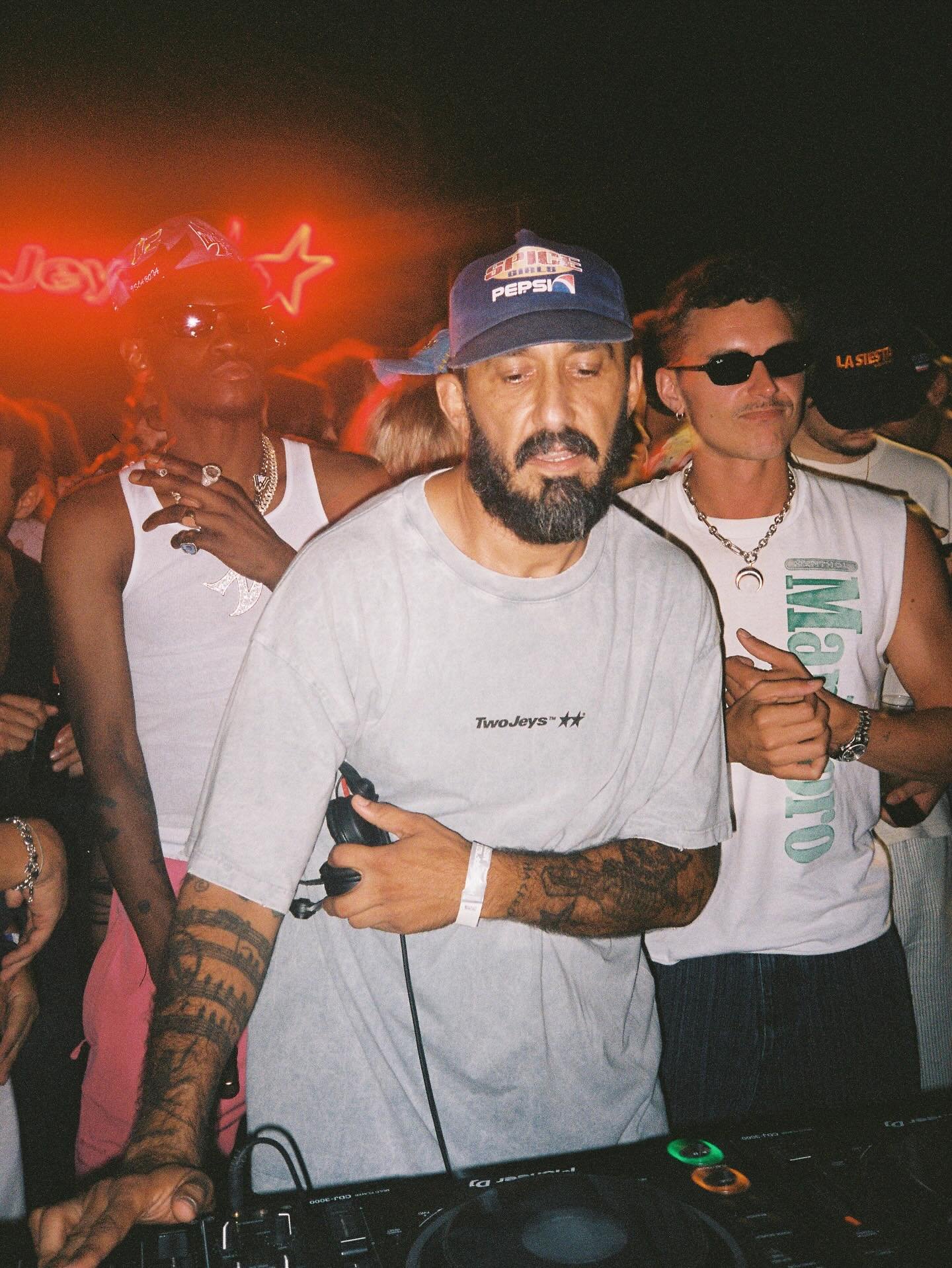 Proyecto de Wizards Only para Twojeys × Estrella Damm en Barcelona e Ibiza. Imagen 6