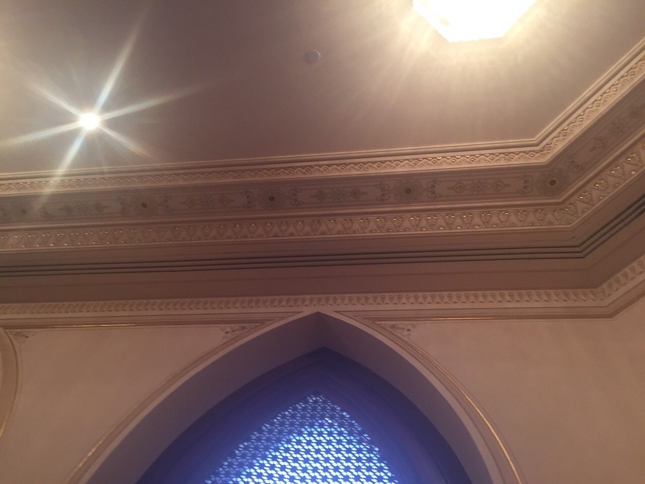 Decorative ceiling cornice and arched timber lattice opening detail