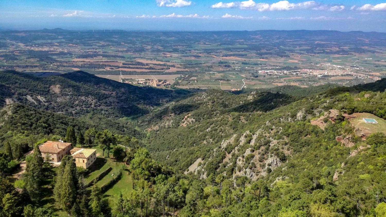 view of a plateau from Parades Mountains 