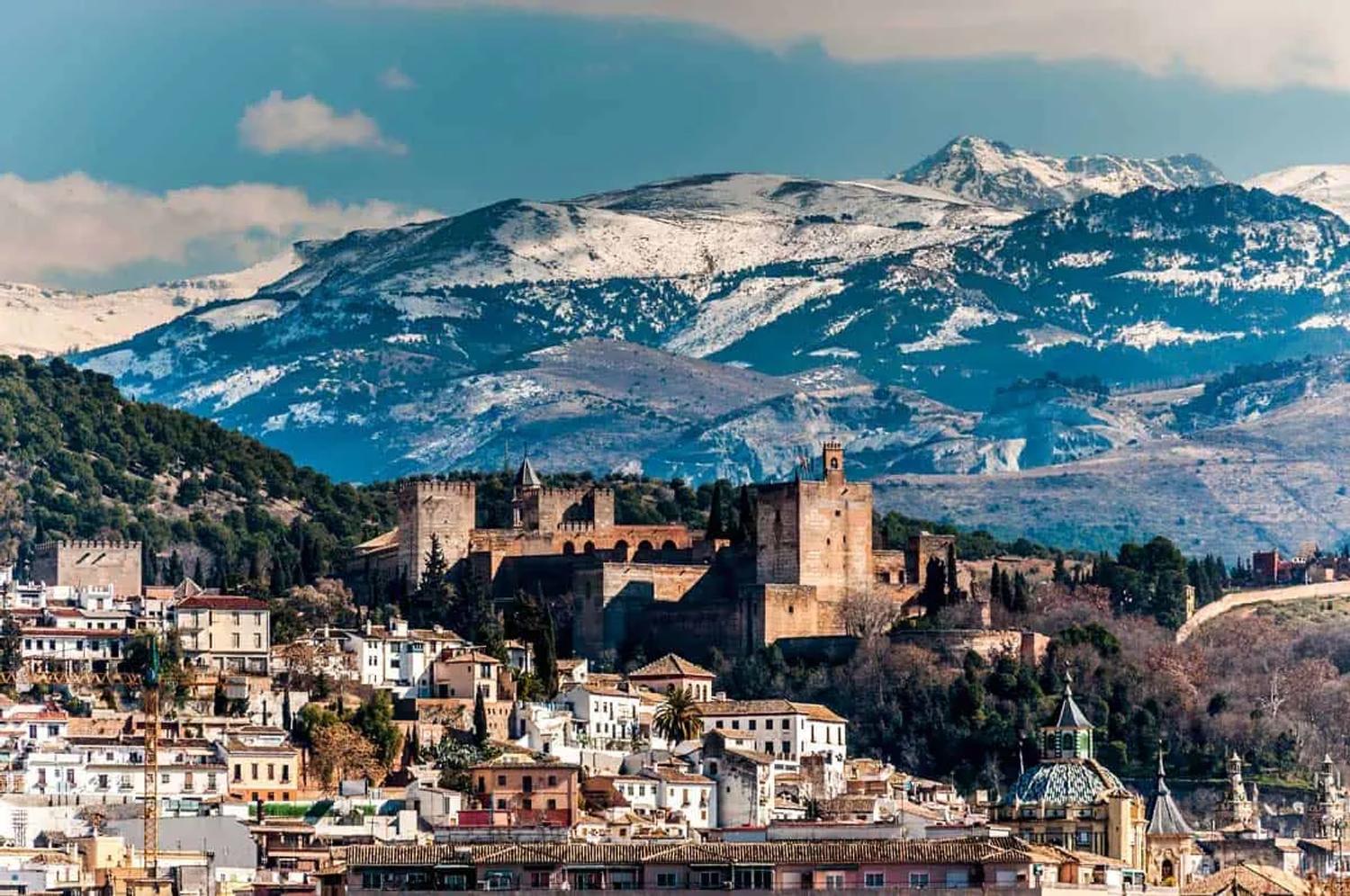 image of alhambra with mountains in the background