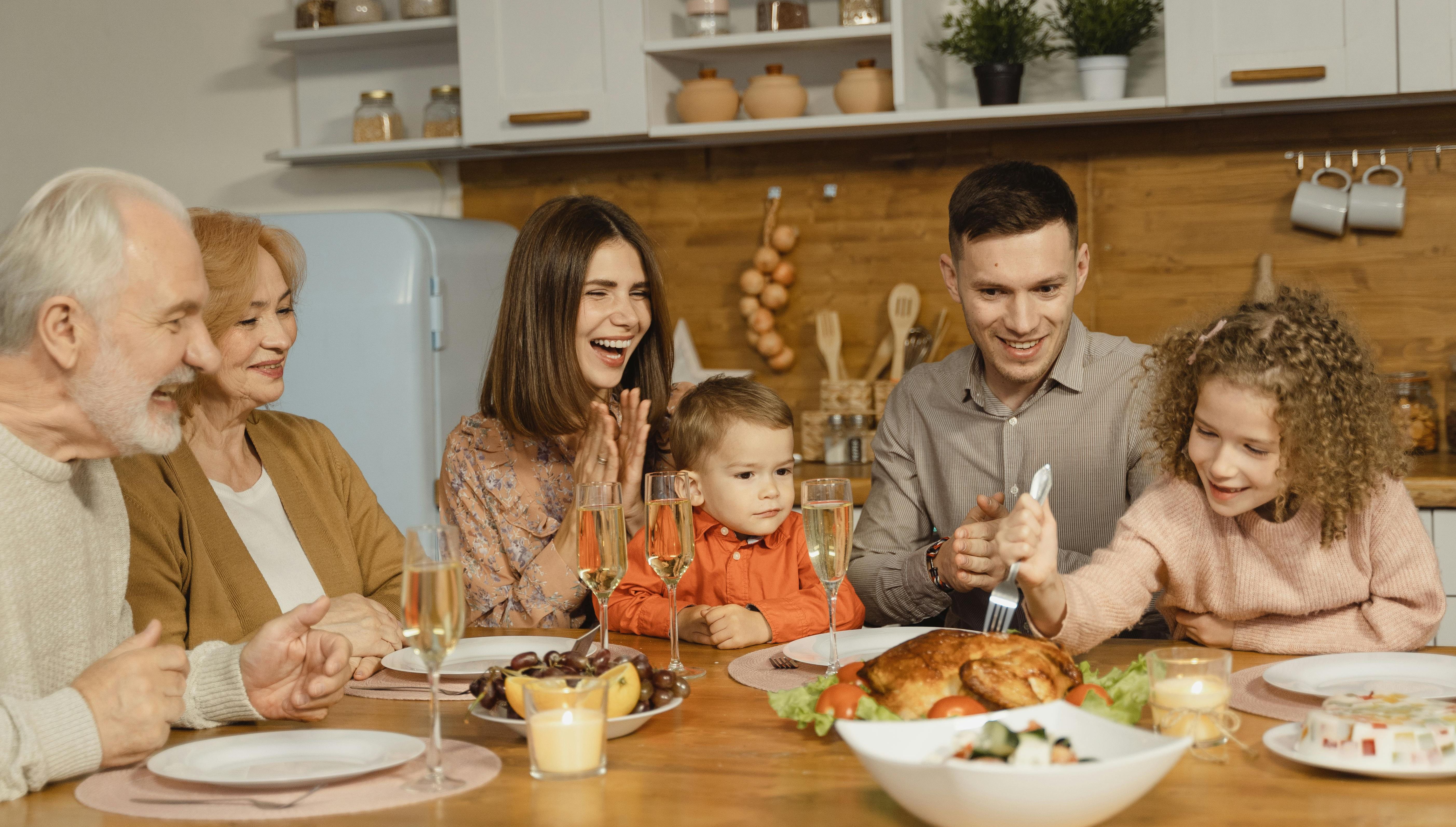 A Guide to Building a Balanced Thanksgiving Plate (That Still Tastes Like Thanksgiving)