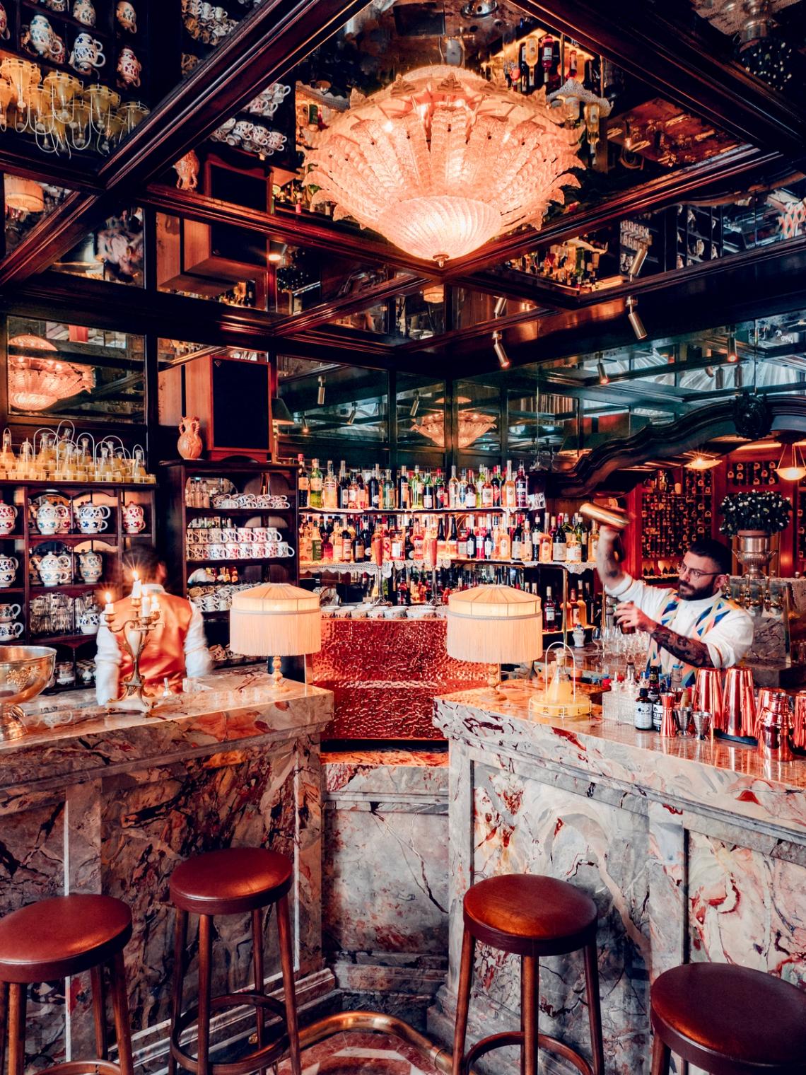 Italia Restaurant, Bar