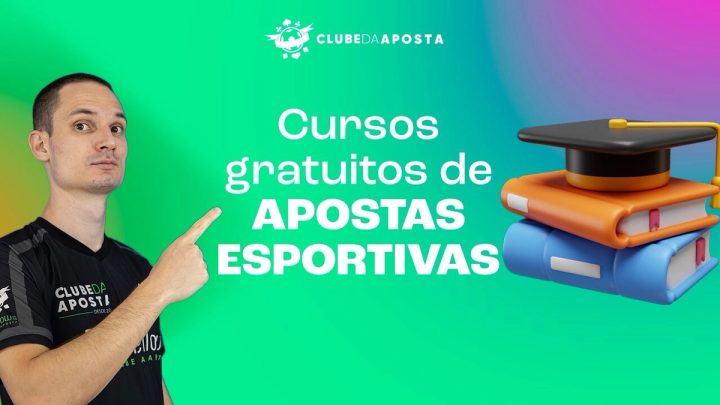Apresentador ao lado de uma pilha de livros sobre apostas esportivas.