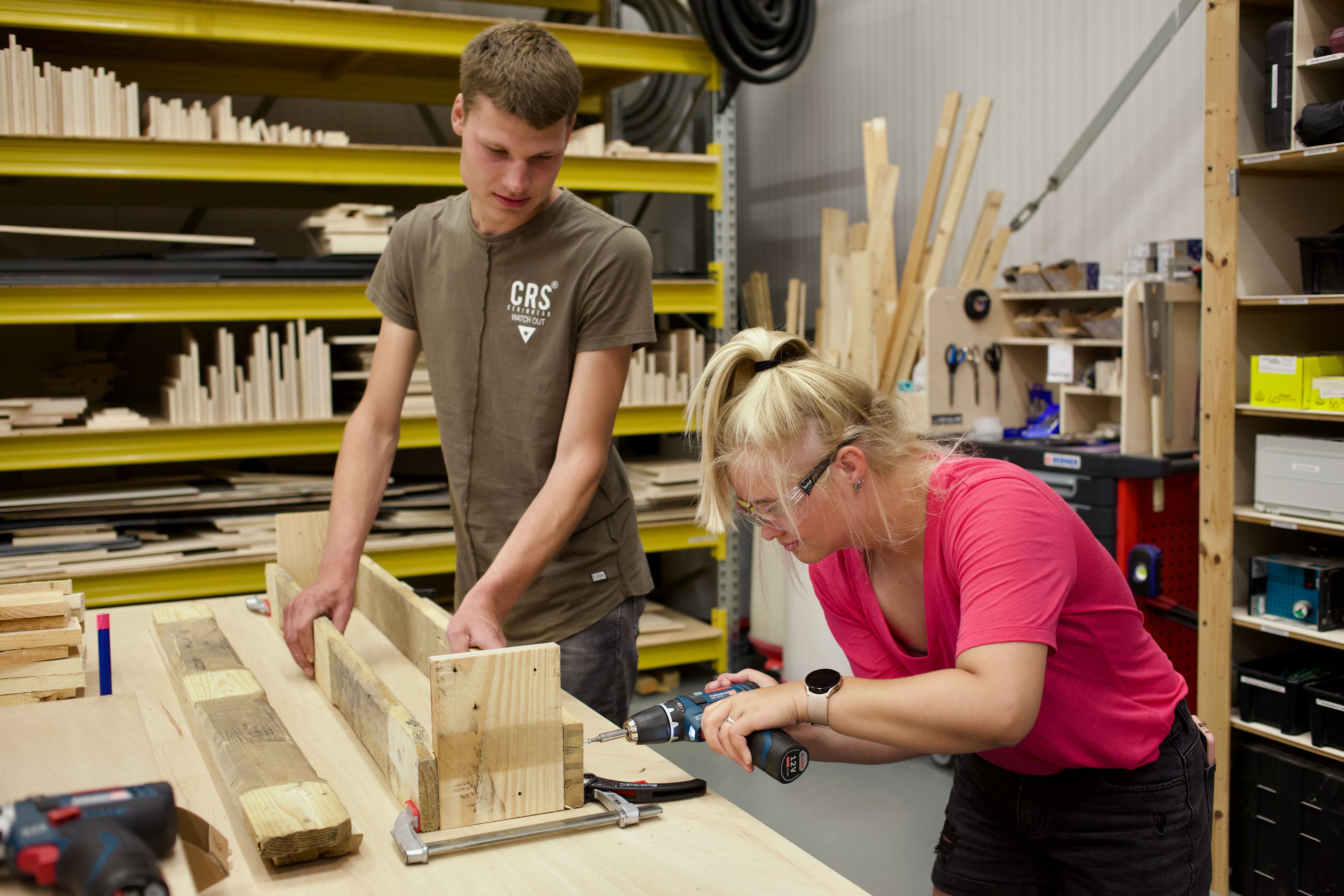 Sociale Houtwerkplaats dagbesteding bloembak samenwerken