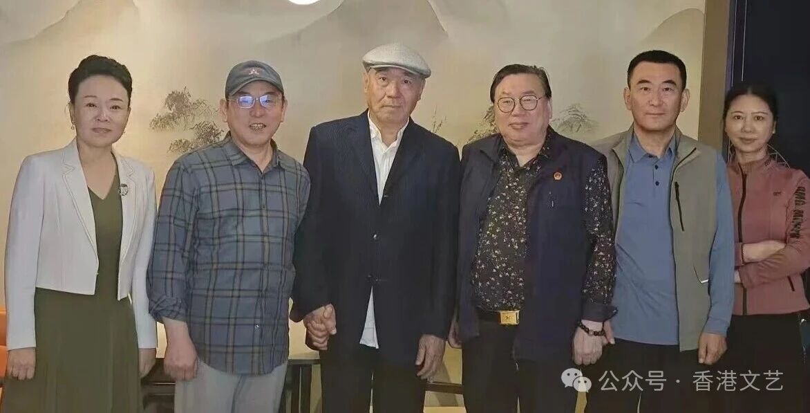 滿堂熏風在拂蕩——香港文藝雜誌社部分同仁在京慶賀張承志先生榮膺2025年度“中華桂冠散文家”稱號            