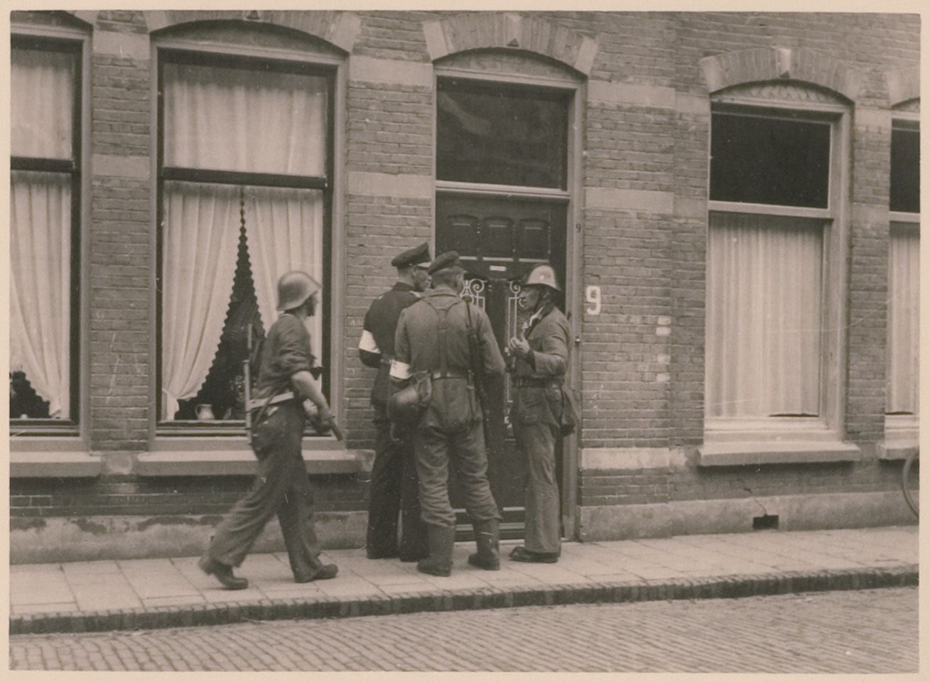 Over de bijzondere rechtspleging | Oorlog voor de Rechter - Oorlog voor