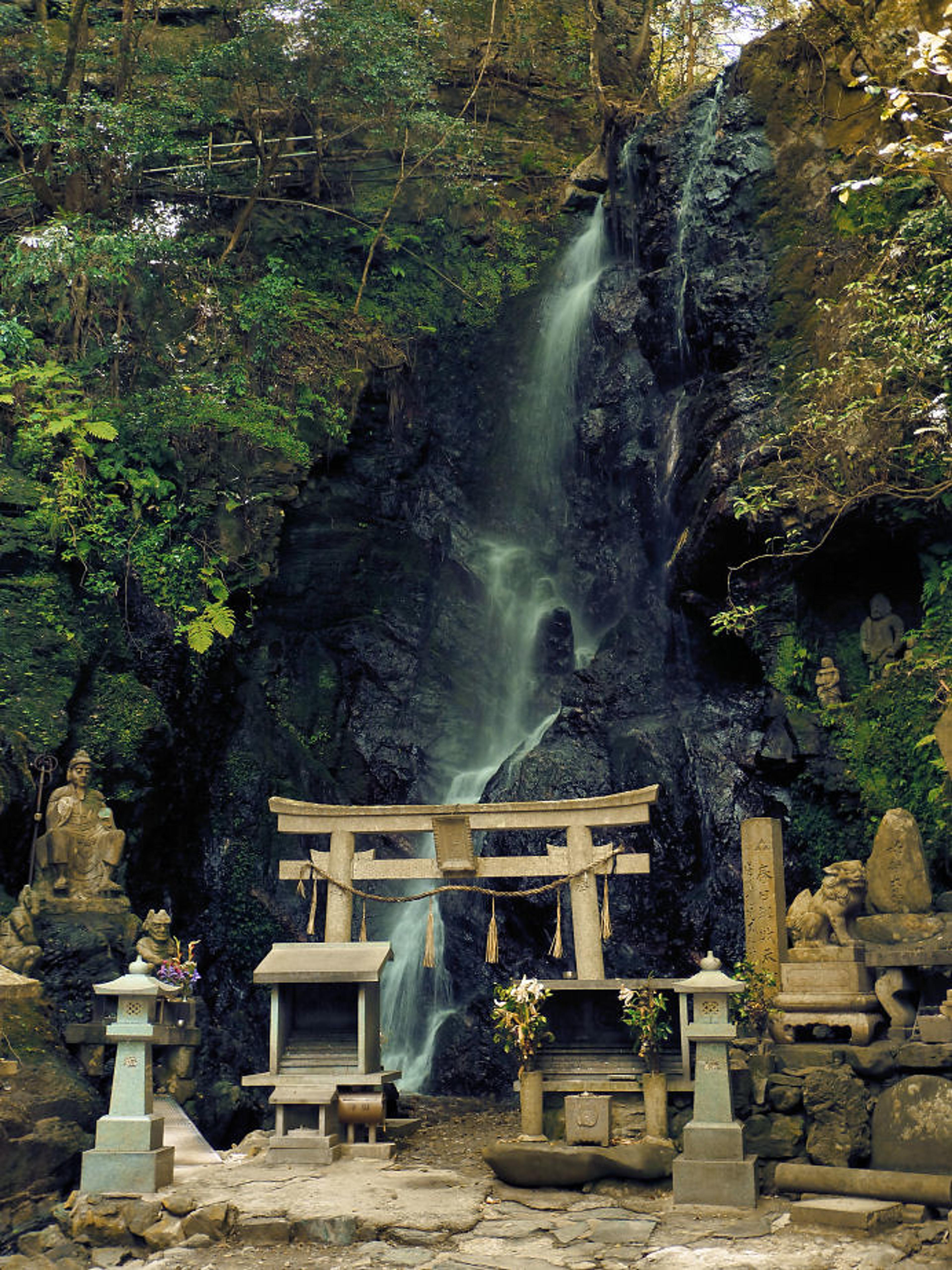 Kuya-no-Taki waterfall