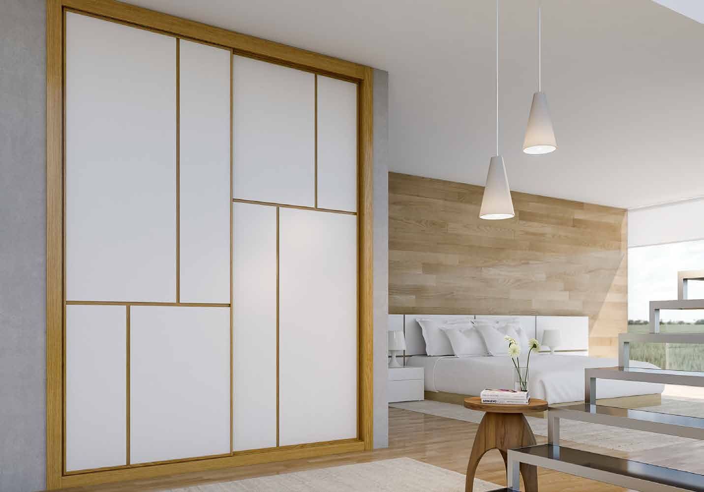 Puertas correderas de armario empotrado en lacado blanco fresado canal especial roble barnizado, en un dormitorio, composición slim.