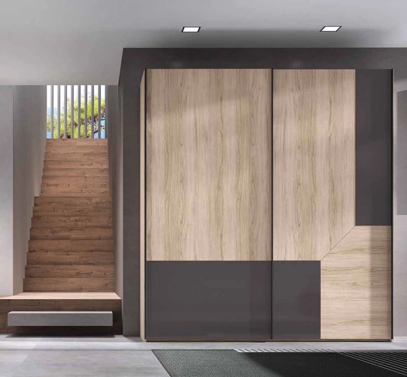Armario de dormitorio 20 — Composición 067, fotografía de catálogo del fabricante