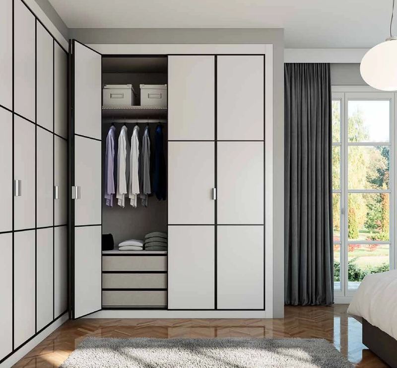 Puertas correderas de armario empotrado en blanco, en un dormitorio, composición ab-mini.
