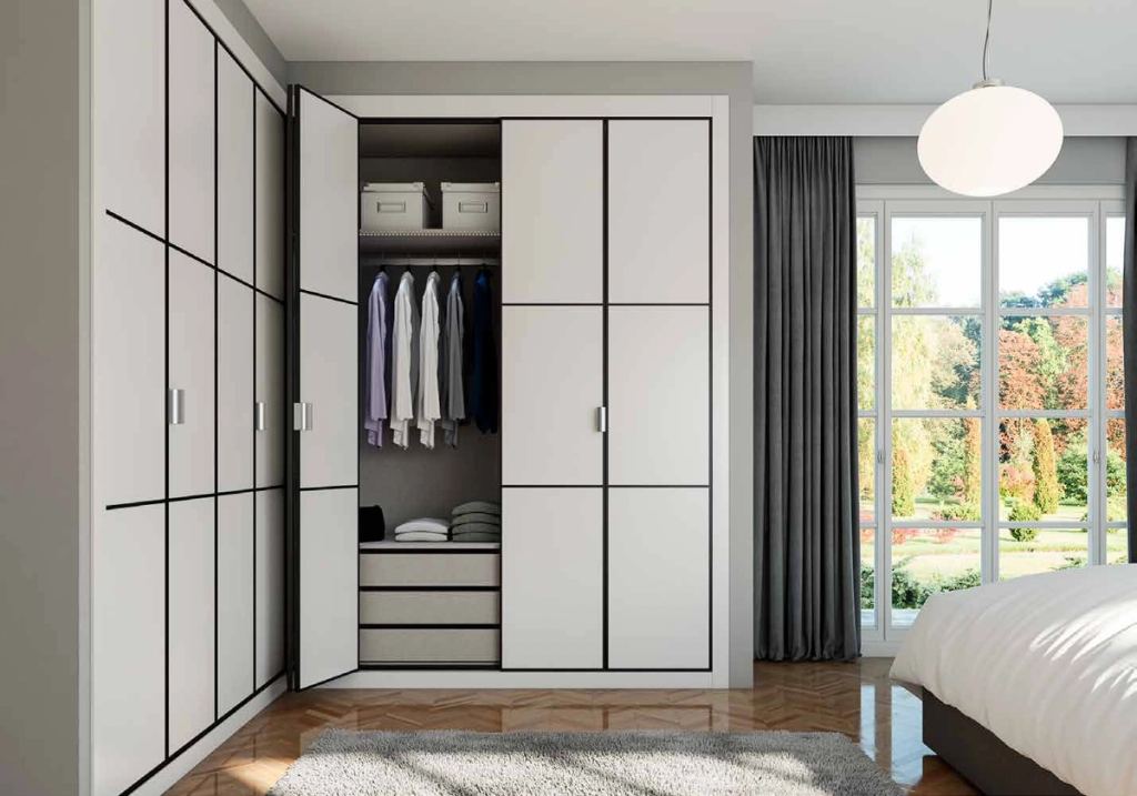 Puertas correderas de armario empotrado en blanco, en un dormitorio, composición ab-mini.
