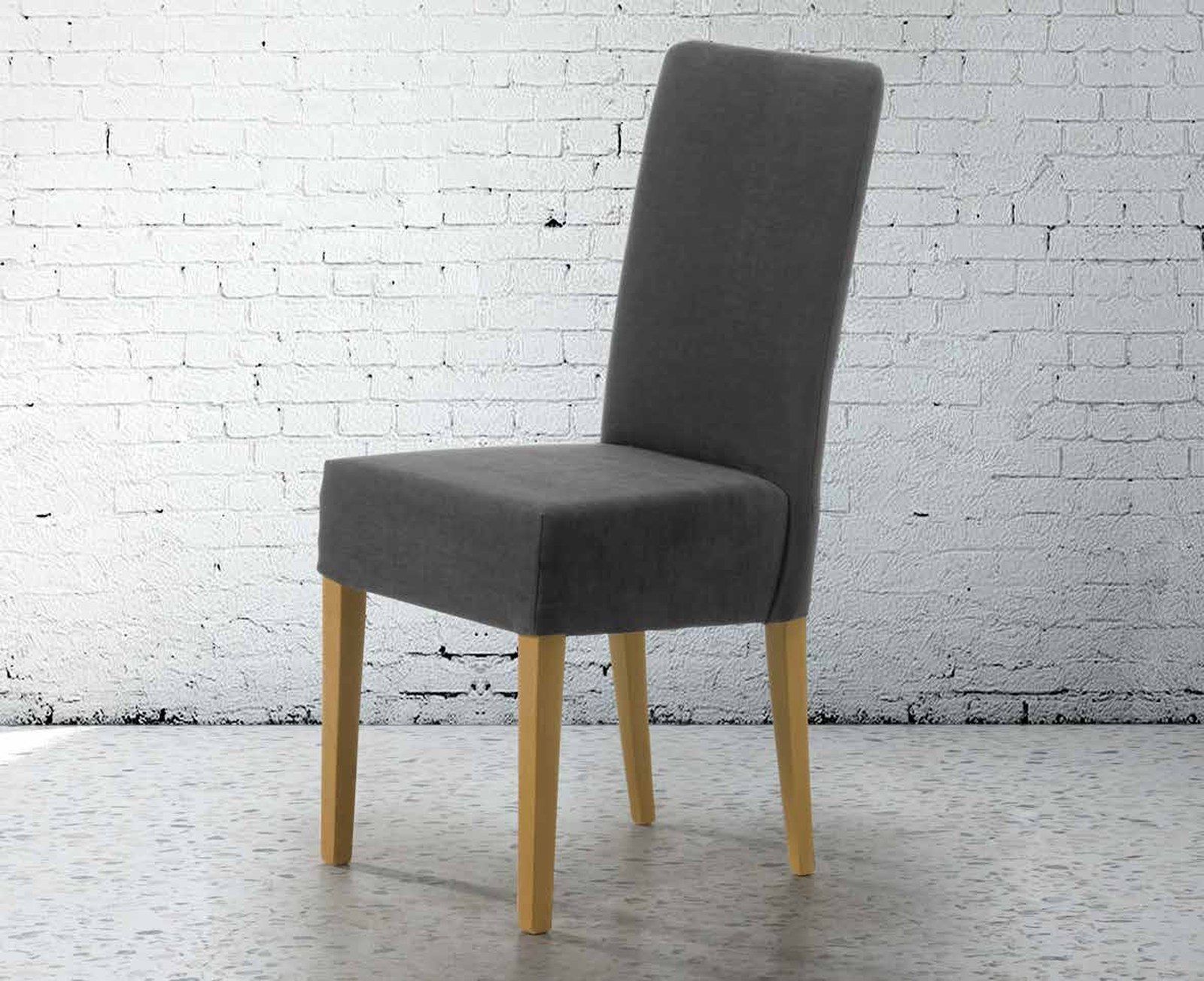 Silla de comedor modelo 61 de SG, respaldo alto tapizado liso, de líneas rectas, sobre patas de madera clara