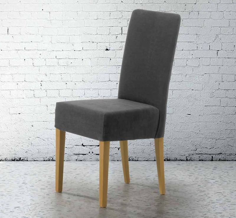 Silla de comedor modelo 61 de SG, respaldo alto tapizado liso, de líneas rectas, sobre patas de madera clara