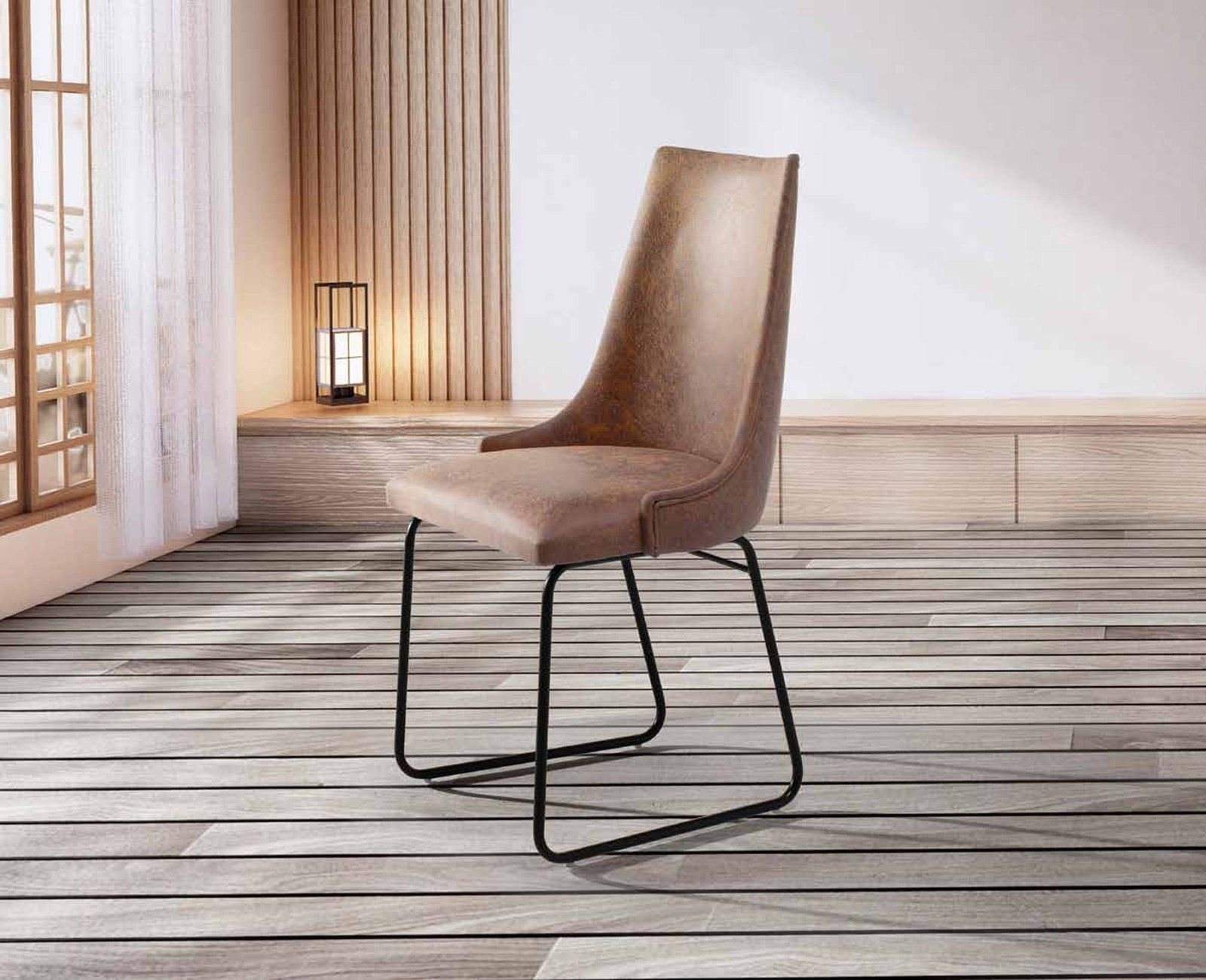 Silla de comedor modelo 220 de SG, respaldo curvo y envolvente, más alto y volcado hacia atrás, sobre patín metálico n
