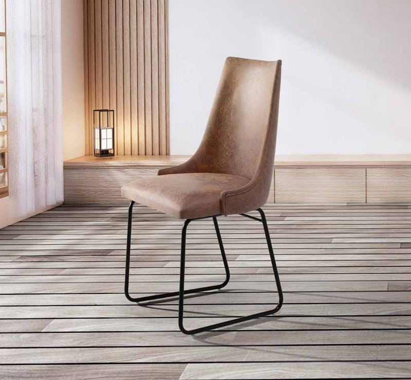 Silla de comedor modelo 220 de SG, respaldo curvo y envolvente, más alto y volcado hacia atrás, sobre patín metálico n