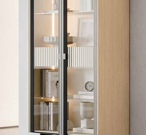 Fotografía de vitrina de salón de la colección FRESH, en acabado Tao / Boeta; también Blanco.