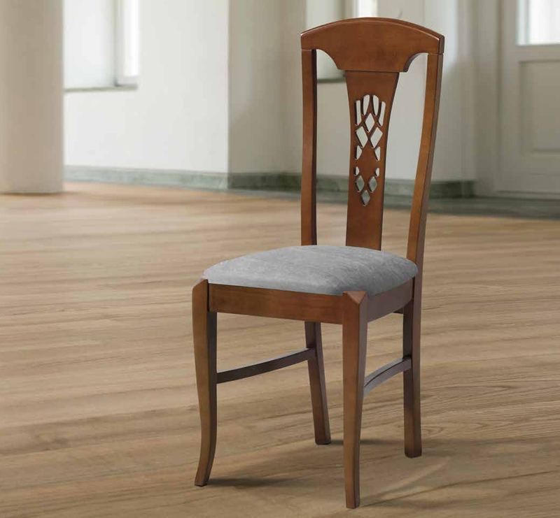 Silla de comedor clásica modelo 24 de SG, respaldo de madera con calado tallado y asiento tapizado