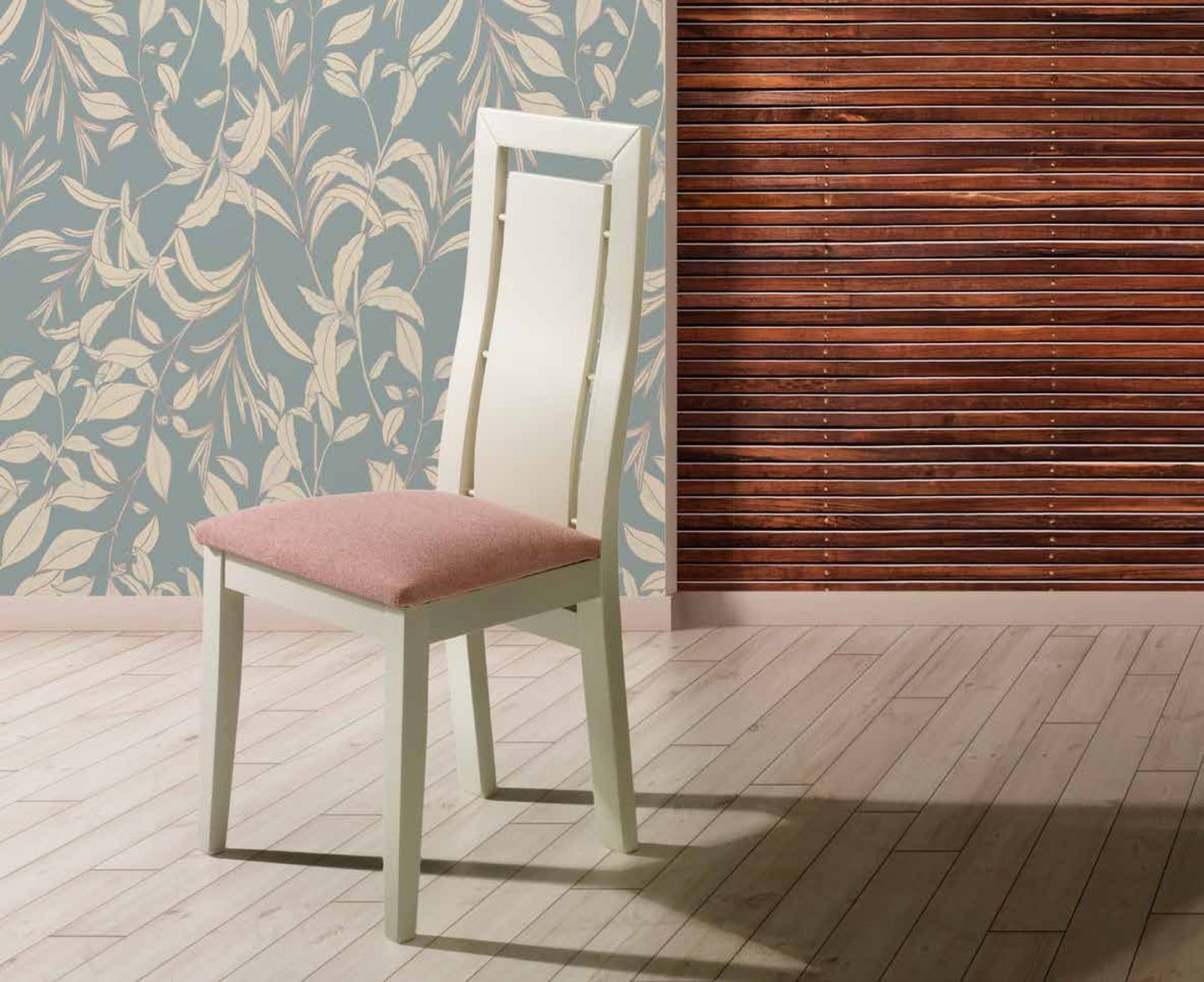 Silla de comedor modelo 122 de SG, respaldo alto con panel tapizado, estructura blanca y patas curvas