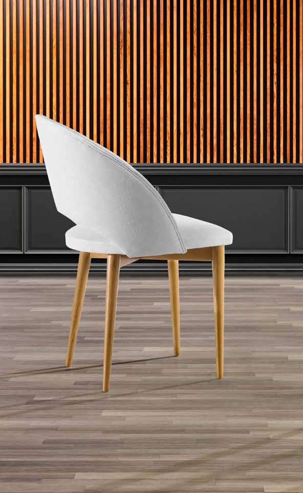 Silla de comedor modelo 208 de SG, respaldo de concha con hueco en la base, sobre patas de madera clara