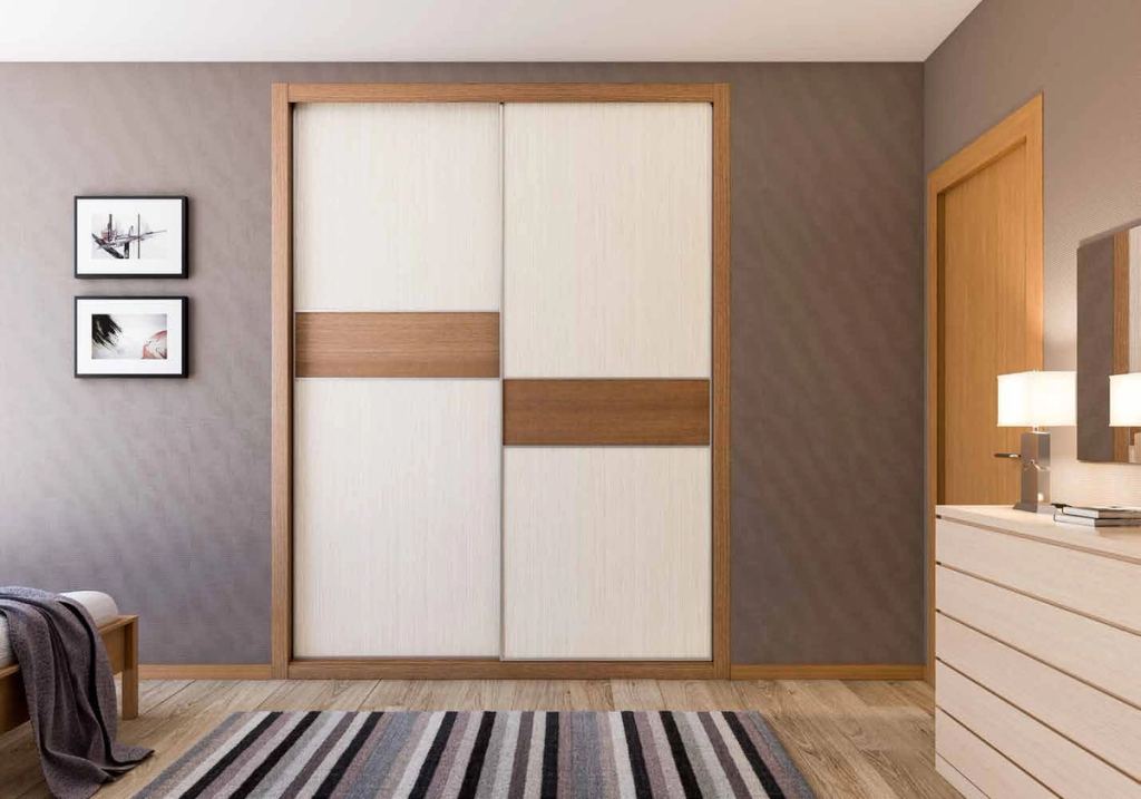 Puertas correderas de armario empotrado en wood line y nogal pacífico, en un dormitorio, composición slim.