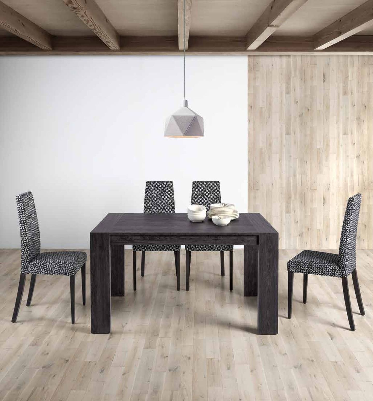 Silla Madera / Tapizada 116 de Pinald, fotografía del catálogo del fabricante