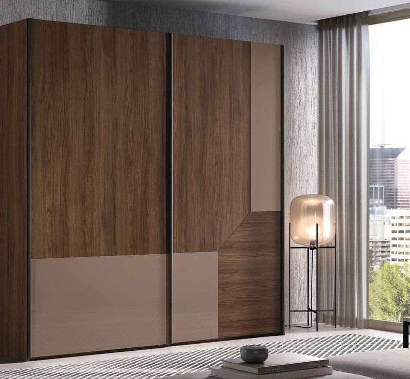 Armario de dormitorio 22 — Composición 069, fotografía de catálogo del fabricante