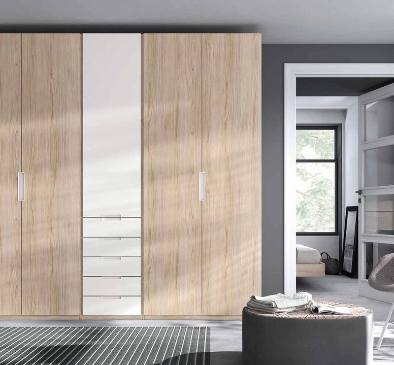 Armario de dormitorio 4 — Composición 051, fotografía de catálogo del fabricante