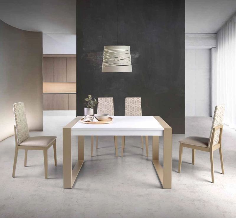 Silla Madera / Tapizada 115 de Pinald, fotografía del catálogo del fabricante